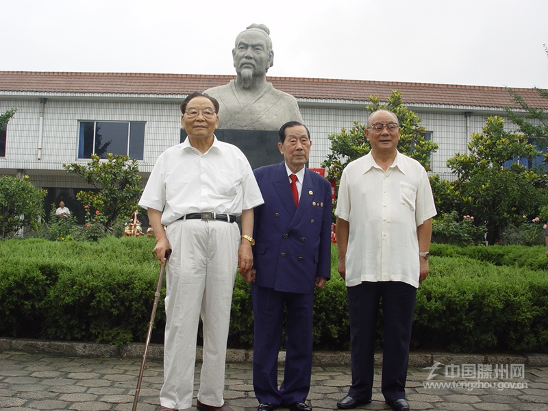 李景上將（右）、楊斯德中將（左）、韓國四星上將李翼淳將軍（中）合影